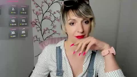 Snapshot of mishelle_blondie chatting on 04/28/26, 03:11 Mishelle online show from 04/28/26, 03:11