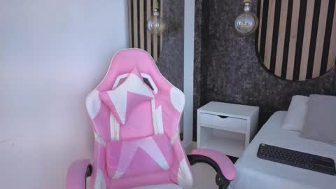 Snapshot of miss10_antonella chatting on 11/21/25, 11:53 Antonella online show from 11/21/25, 11:53