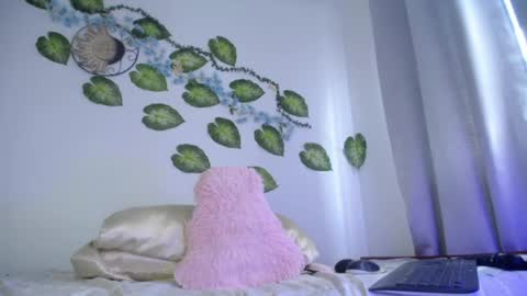Snapshot of miss__saenz chatting on 04/16/26, 07:03 online show from 04/16/26, 07:03