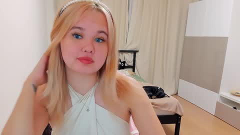 Snapshot of miss__selena chatting on 12/27/24, 12:07 miss__selena online show from 12/27/24, 12:07