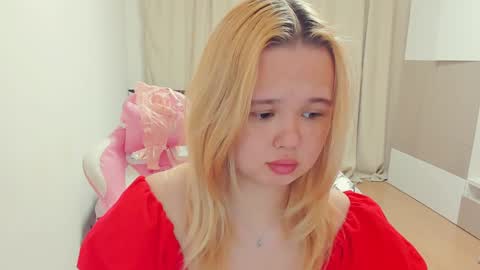 Snapshot of miss__selena chatting on 01/19/25, 06:00 miss__selena online show from 01/19/25, 06:00