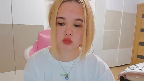 Snapshot of miss__selena chatting on 02/09/25, 02:40 miss__selena online show from 02/09/25, 02:40