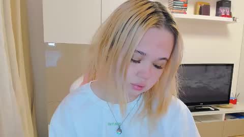 Snapshot of miss__selena chatting on 02/15/25, 06:01 miss__selena online show from 02/15/25, 06:01