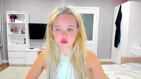 Snapshot of miss__selena chatting on 09/11/25, 05:46 miss__selena online show from 09/11/25, 05:46