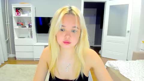 Snapshot of miss__selena chatting on 11/23/25, 09:14 miss__selena online show from 11/23/25, 09:14