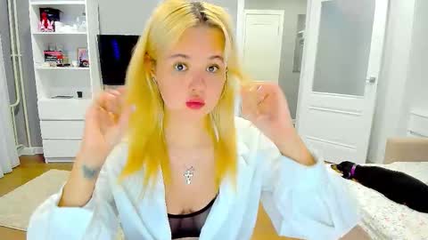 Snapshot of miss__selena chatting on 12/01/25, 01:05 miss__selena online show from 12/01/25, 01:05