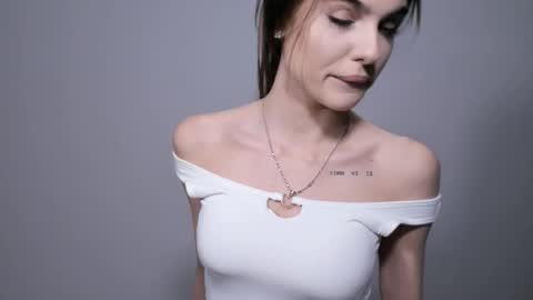 Katrin online show from 02/10/25, 01:33