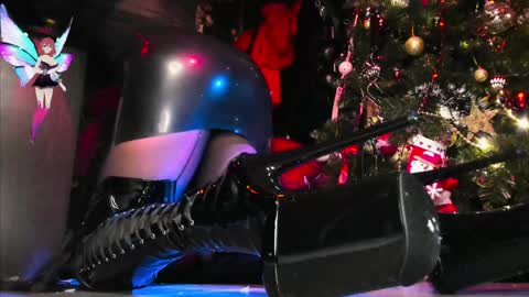 Snapshot of miss_asmodeus chatting on 12/28/24, 10:55 missAsmodeus online show from 12/28/24, 10:55