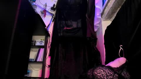 Snapshot of miss_asmodeus chatting on 02/13/25, 09:17 missAsmodeus online show from 02/13/25, 09:17