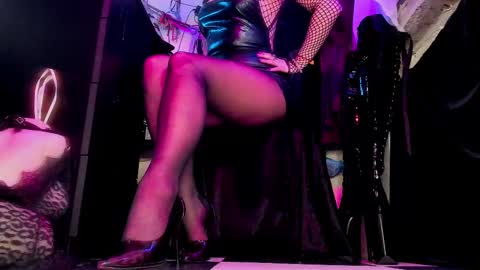 Snapshot of miss_asmodeus chatting on 02/18/25, 10:25 missAsmodeus online show from 02/18/25, 10:25