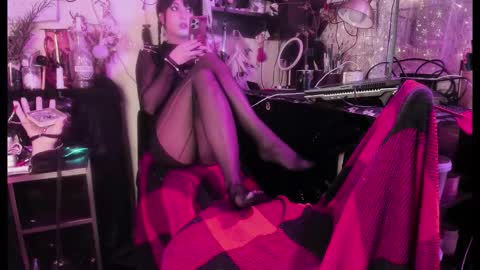 Snapshot of miss_asmodeus chatting on 10/14/25, 08:42 missAsmodeus online show from 10/14/25, 08:42