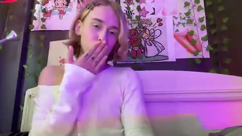 Snapshot of miss_barbie1 chatting on 06/19/26, 04:11 Anya online show from 06/19/26, 04:11
