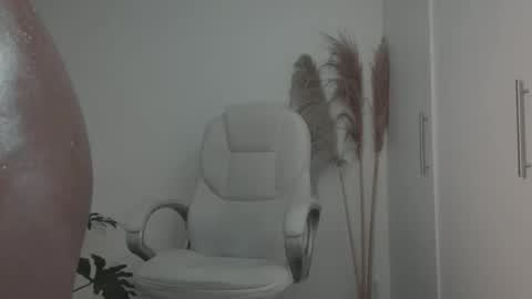 miss_benz online show from 11/07/25, 04:45