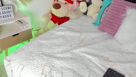 lucy 3 online show from 01/28/25, 04:08