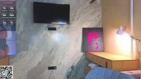 Snapshot of miss_bubbles chatting on 10/30/25, 12:45 Sandy online show from 10/30/25, 12:45