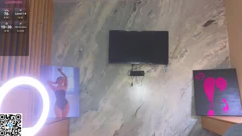 Snapshot of miss_bubbles chatting on 11/20/25, 12:55 Sandy online show from 11/20/25, 12:55