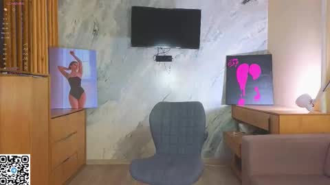 Snapshot of miss_bubbles chatting on 11/30/25, 12:36 Sandy online show from 11/30/25, 12:36