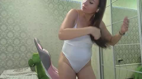 Snapshot of miss_divora chatting on 09/18/25, 08:05 miss_divora online show from 09/18/25, 08:05