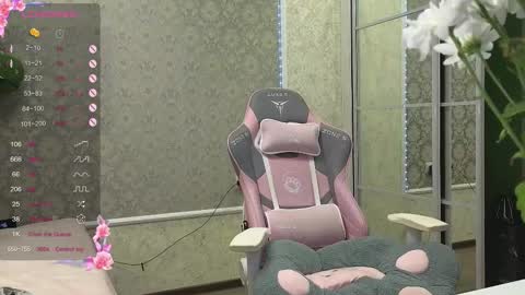 Snapshot of miss_divora chatting on 10/15/25, 03:45 miss_divora online show from 10/15/25, 03:45