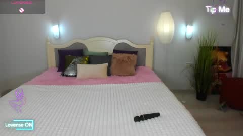 Elia online show from 02/15/25, 08:11