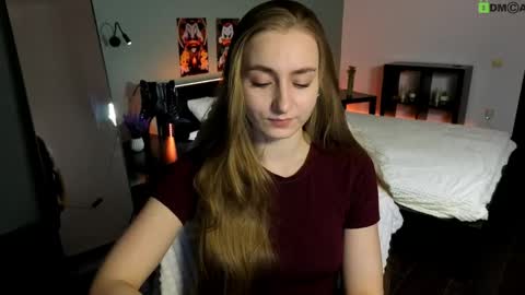 Snapshot of miss_emily19 chatting on 04/20/26, 08:17 Emily online show from 04/20/26, 08:17