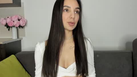 Snapshot of miss_emilyy chatting on 12/25/24, 01:41 Emily online show from 12/25/24, 01:41