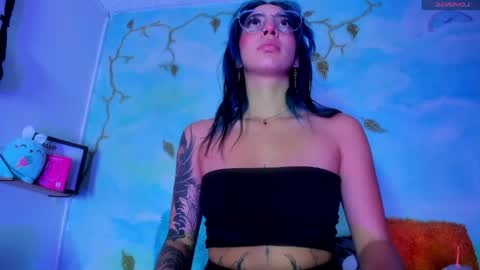 Snapshot of miss_evans_ chatting on 04/21/26, 01:07 miss_evans_ online show from 04/21/26, 01:07