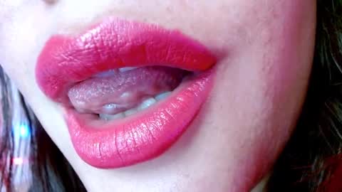 Snapshot of miss_evoleth2 chatting on 01/25/25, 01:21 Miss Evoleth online show from 01/25/25, 01:21