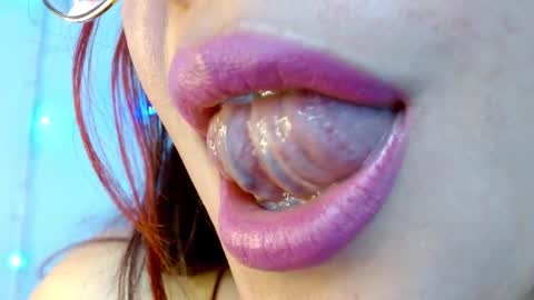 Snapshot of miss_evoleth2 chatting on 01/28/25, 05:00 Miss Evoleth online show from 01/28/25, 05:00