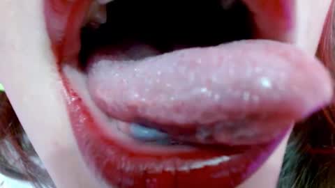 Snapshot of miss_evoleth2 chatting on 03/08/25, 01:28 Miss Evoleth online show from 03/08/25, 01:28