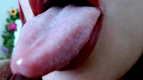 Snapshot of miss_evoleth2 chatting on 03/11/25, 01:01 Miss Evoleth online show from 03/11/25, 01:01