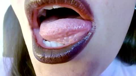 Snapshot of miss_evoleth2 chatting on 09/28/25, 12:27 Miss Evoleth online show from 09/28/25, 12:27