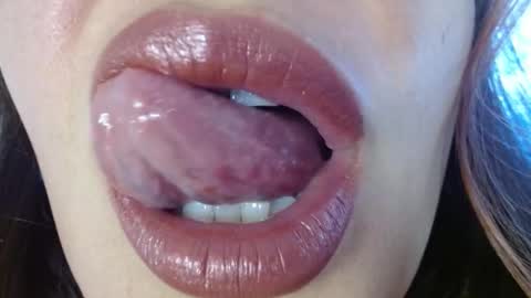 Snapshot of miss_evoleth2 chatting on 10/10/25, 08:19 Miss Evoleth online show from 10/10/25, 08:19