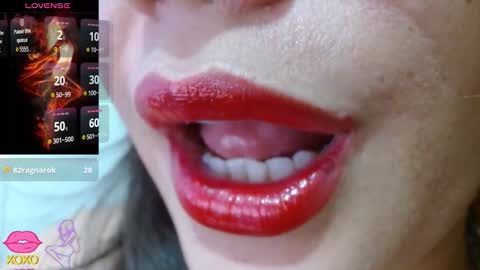 Snapshot of miss_evoleth2 chatting on 10/24/25, 04:25 Miss Evoleth online show from 10/24/25, 04:25