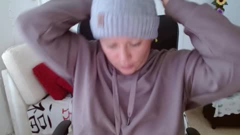 Snapshot of miss_evoleth2 chatting on 12/01/25, 04:12 Miss Evoleth online show from 12/01/25, 04:12