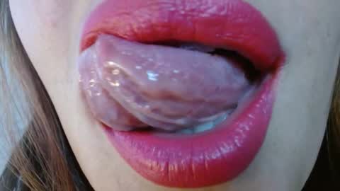 Snapshot of miss_evoleth2 chatting on 12/14/25, 05:29 Miss Evoleth online show from 12/14/25, 05:29