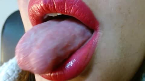 Snapshot of miss_evoleth2 chatting on 12/22/25, 08:33 Miss Evoleth online show from 12/22/25, 08:33