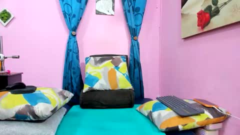 Snapshot of miss_flora chatting on 03/18/26, 10:02 Monica Patricia online show from 03/18/26, 10:02