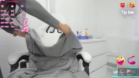 Snapshot of miss_garcia_ chatting on 02/06/25, 07:02 Miss Garcia online show from 02/06/25, 07:02