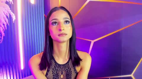 Snapshot of miss_isa19 chatting on 05/11/26, 04:04 miss_isa19 online show from 05/11/26, 04:04
