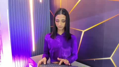 Snapshot of miss_isa19 chatting on 05/13/26, 12:35 miss_isa19 online show from 05/13/26, 12:35