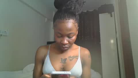 Snapshot of miss_kiarrafit chatting on 11/20/25, 10:37 Miss Kiarrafit online show from 11/20/25, 10:37