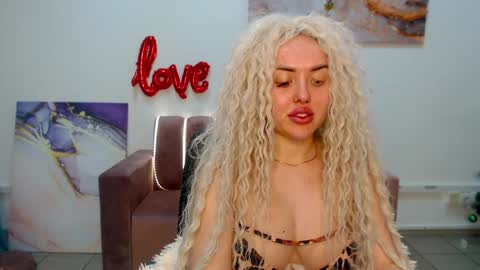 Snapshot of miss_kiten chatting on 02/09/25, 02:38 miss_kiten online show from 02/09/25, 02:38