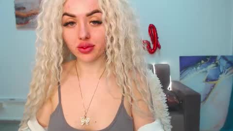 Snapshot of miss_kiten chatting on 02/13/25, 10:00 miss_kiten online show from 02/13/25, 10:00