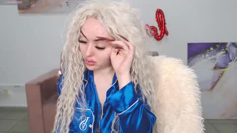 Snapshot of miss_kiten chatting on 02/15/25, 08:11 miss_kiten online show from 02/15/25, 08:11