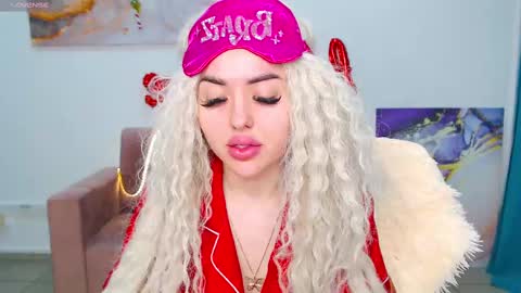 Snapshot of miss_kiten chatting on 02/18/25, 03:53 miss_kiten online show from 02/18/25, 03:53