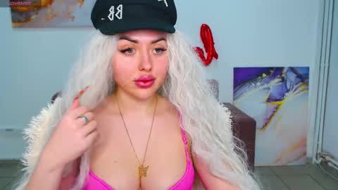 Snapshot of miss_kiten chatting on 03/12/25, 12:26 miss_kiten online show from 03/12/25, 12:26