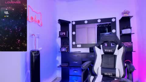 Snapshot of miss_kittyn chatting on 02/14/25, 01:02 Miss Kittyn online show from 02/14/25, 01:02