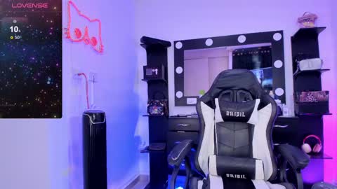 Snapshot of miss_kittyn chatting on 02/22/25, 04:07 Miss Kittyn online show from 02/22/25, 04:07