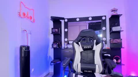 Snapshot of miss_kittyn chatting on 03/12/25, 04:19 Miss Kittyn online show from 03/12/25, 04:19